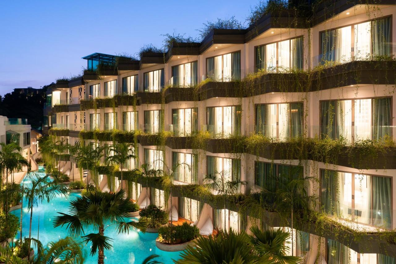 Panwaburi Beachfront Resort - Sha Extra Plus Esterno foto The hotel at night