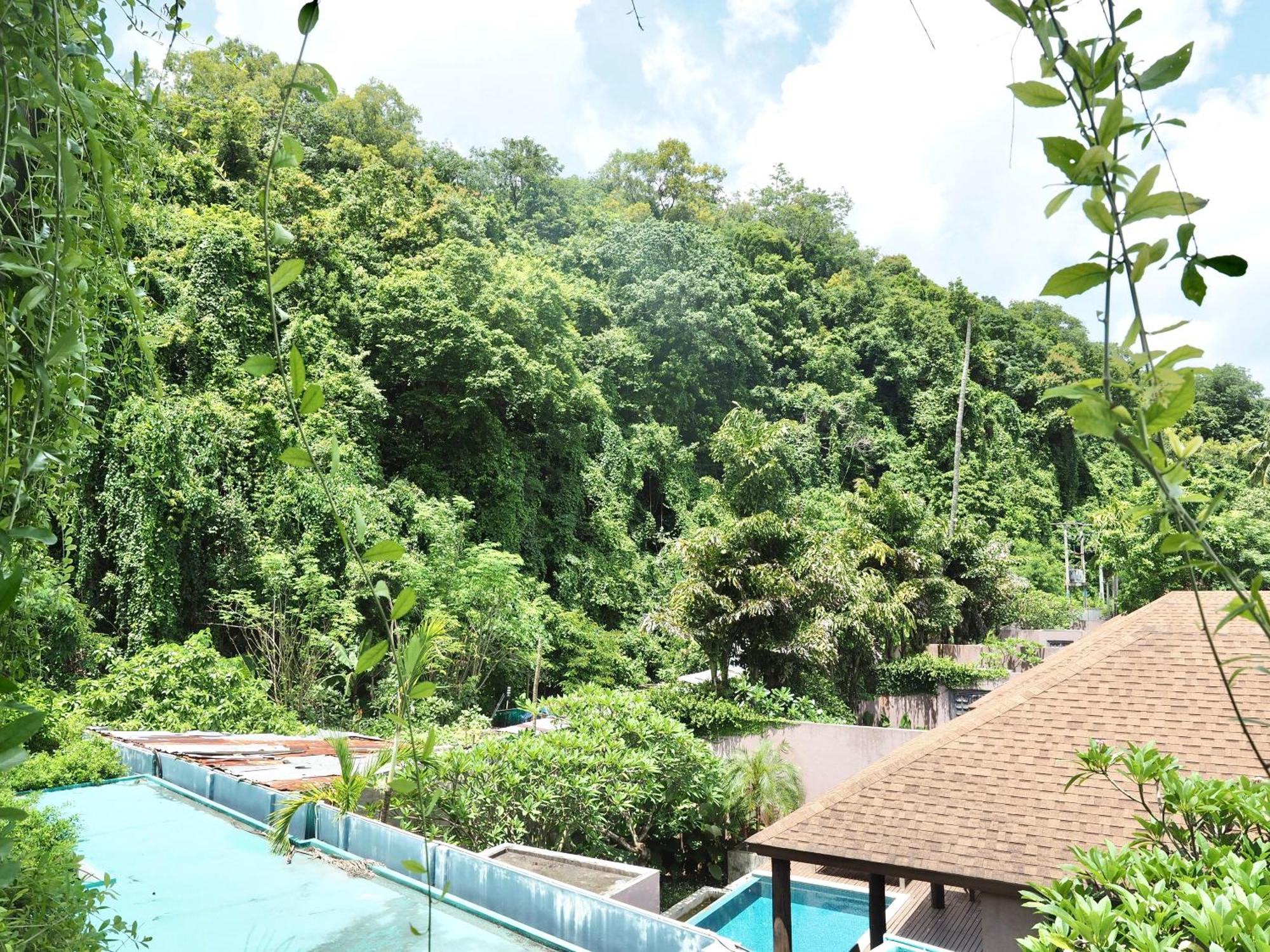 Panwaburi Beachfront Resort - Sha Extra Plus Esterno foto View of the resort